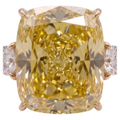 Diamant de 8,13 carats, couleur « Fancy Intense Yellow », pureté VVS2, taille « Cushion Modified Brilliant », jaune a