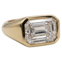 Anello in oro giallo con diamante da 2 carati, taglio smeraldo, colore D, purezza VVS1