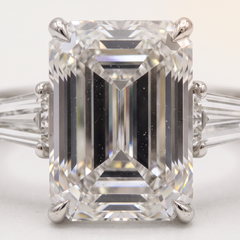 Anillo de platino con un diamante de 10,01 quilates, G, VS1, talla esmeralda