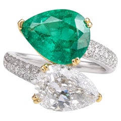 GIA Certified Natural Emerald and Antique Pear-Shaped Diamond Toi et Moi Ring
