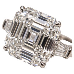 Bague en or blanc sertie d'un diamant carré taille émeraude de 6,01 carats, certifiée GIA, de couleur H et de pureté VVS2