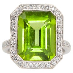 18 Karat White Gold Diamond Emerald Cut Peridot cocktail Ring