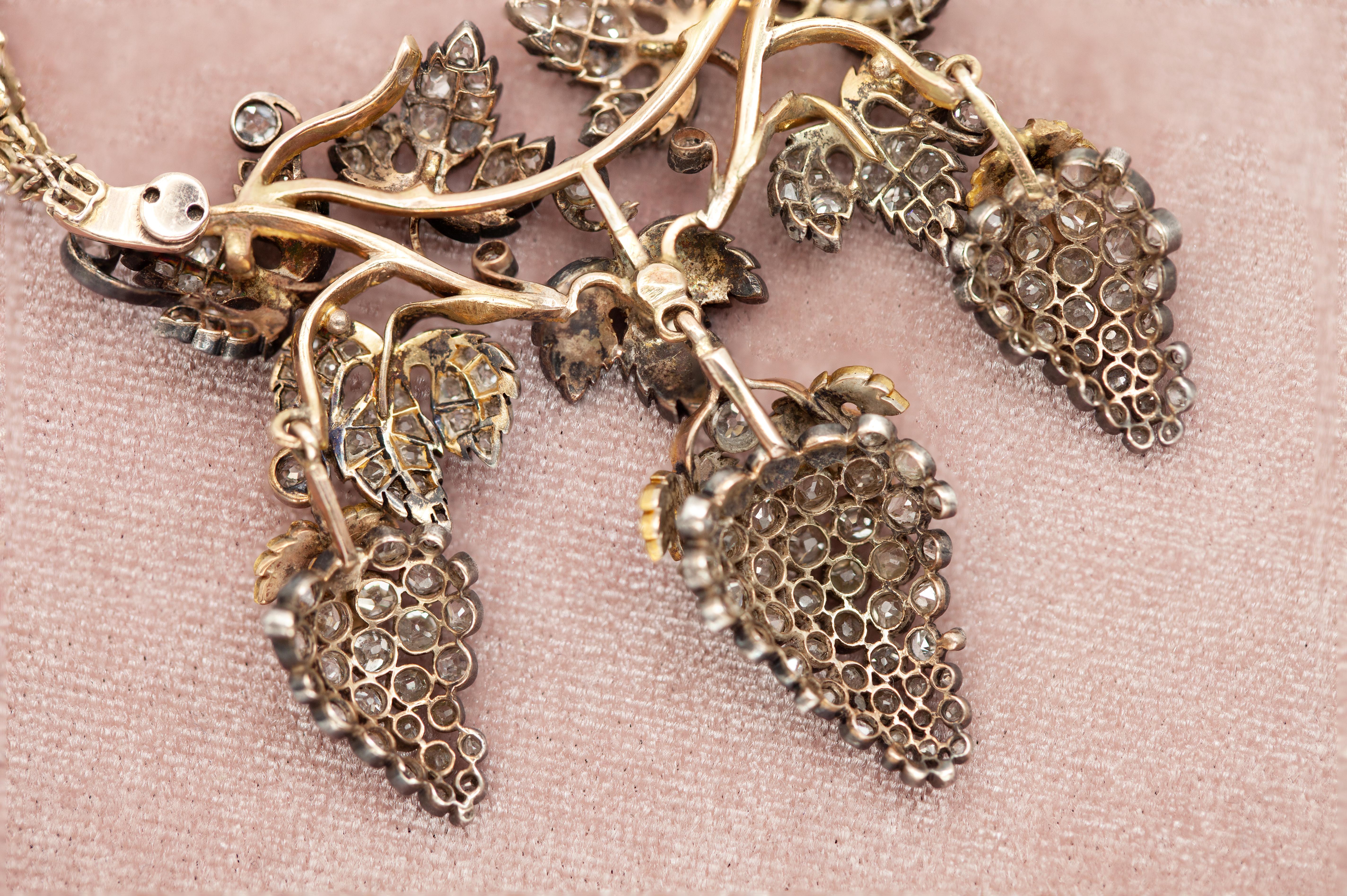 da uomo o donna Antica collana di uva e foglie con diamante superiore in argento e 14 carati del 1900 ca. in vendita