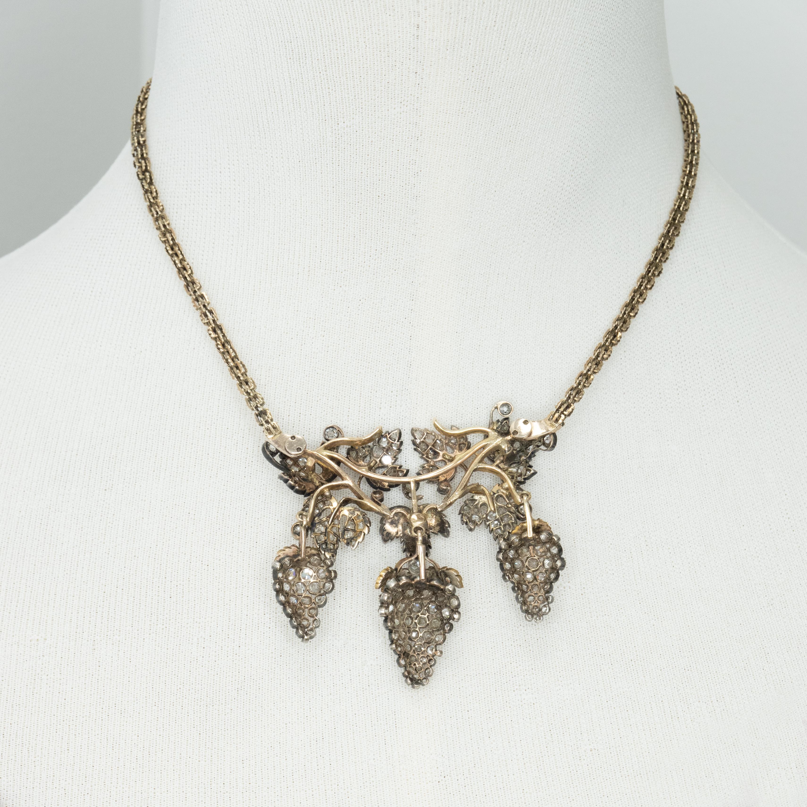 Antica collana di uva e foglie con diamante superiore in argento e 14 carati del 1900 ca. in vendita 4