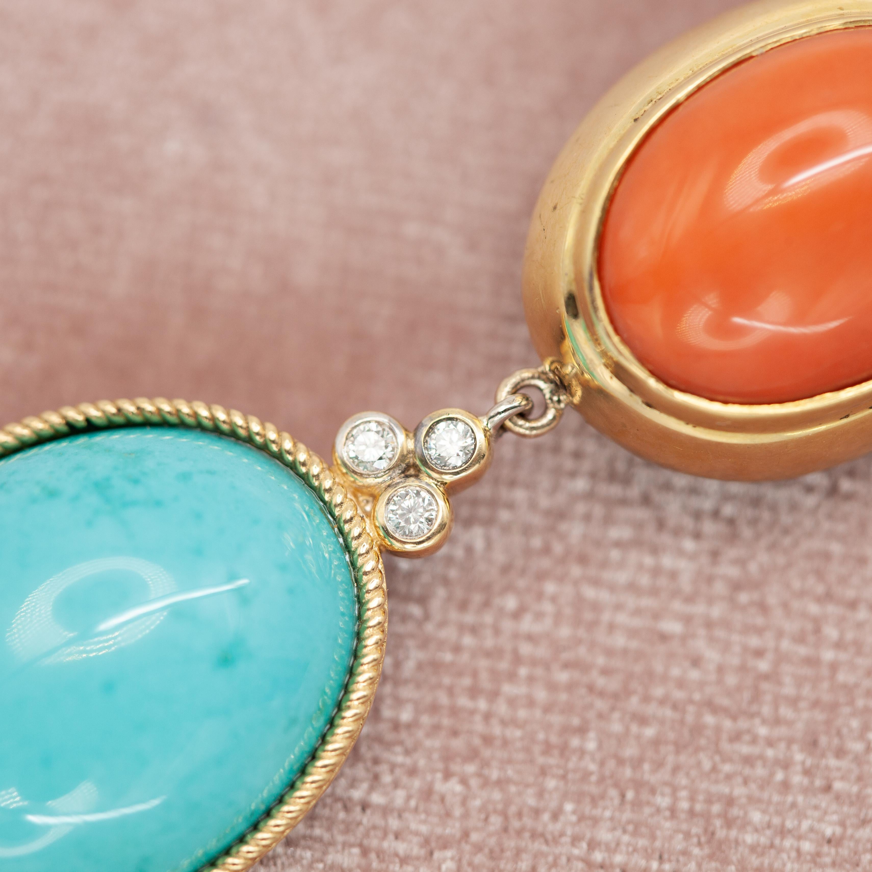 Orecchini pendenti in oro giallo 18K con corallo e turchese e diamanti in vendita 1