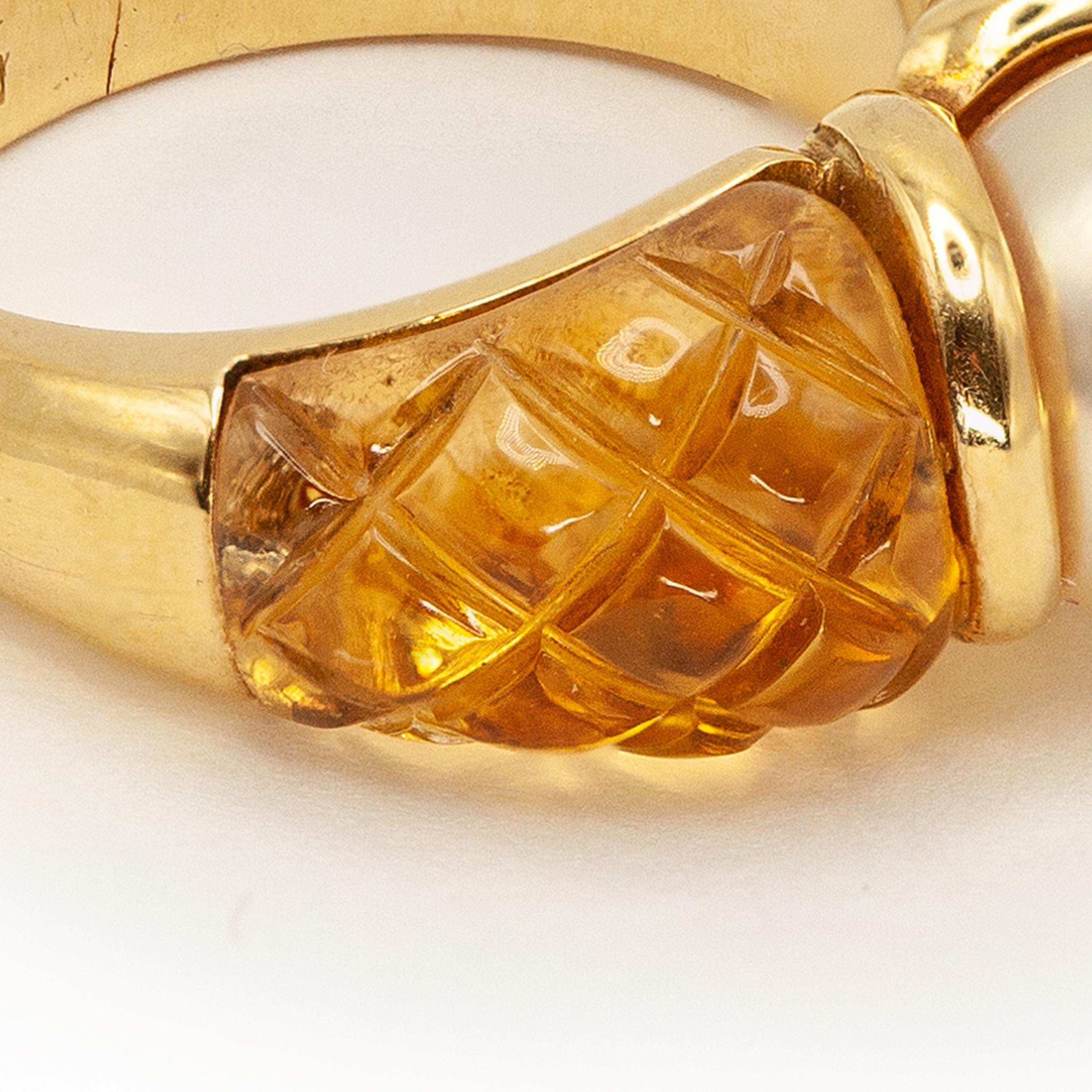 Fred Paris Bague en or jaune 18K avec perle de citrine sculptée Excellent état - En vente à New York, NY