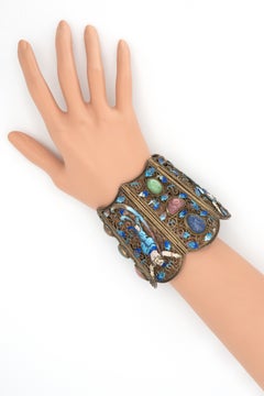 Large bracelet ancien en argent émaillé de style « export » chinois, orné de multiples pierres précieuses