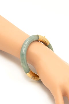 Bracciale rigido vintage in giada con incisi, in oro a 14 carati