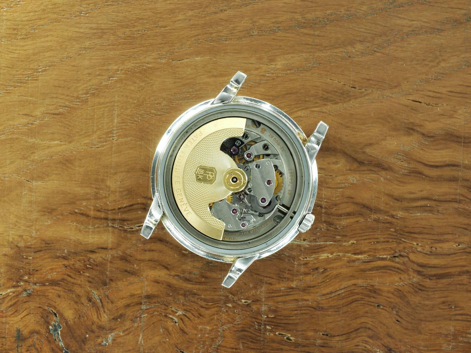 Patek Philippe Platinum Disco Volante Automatic Wristwatch Ref 2552 In Good Condition In Westlake Village, CA