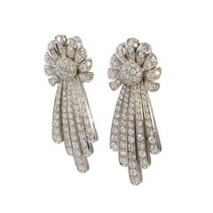 Pendientes colgantes vintage de oro blanco con diamantes y motivo de ramita
