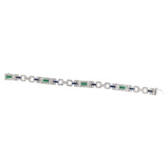 Bracelet à maillons géométriques en or blanc, saphir, émeraude et diamant