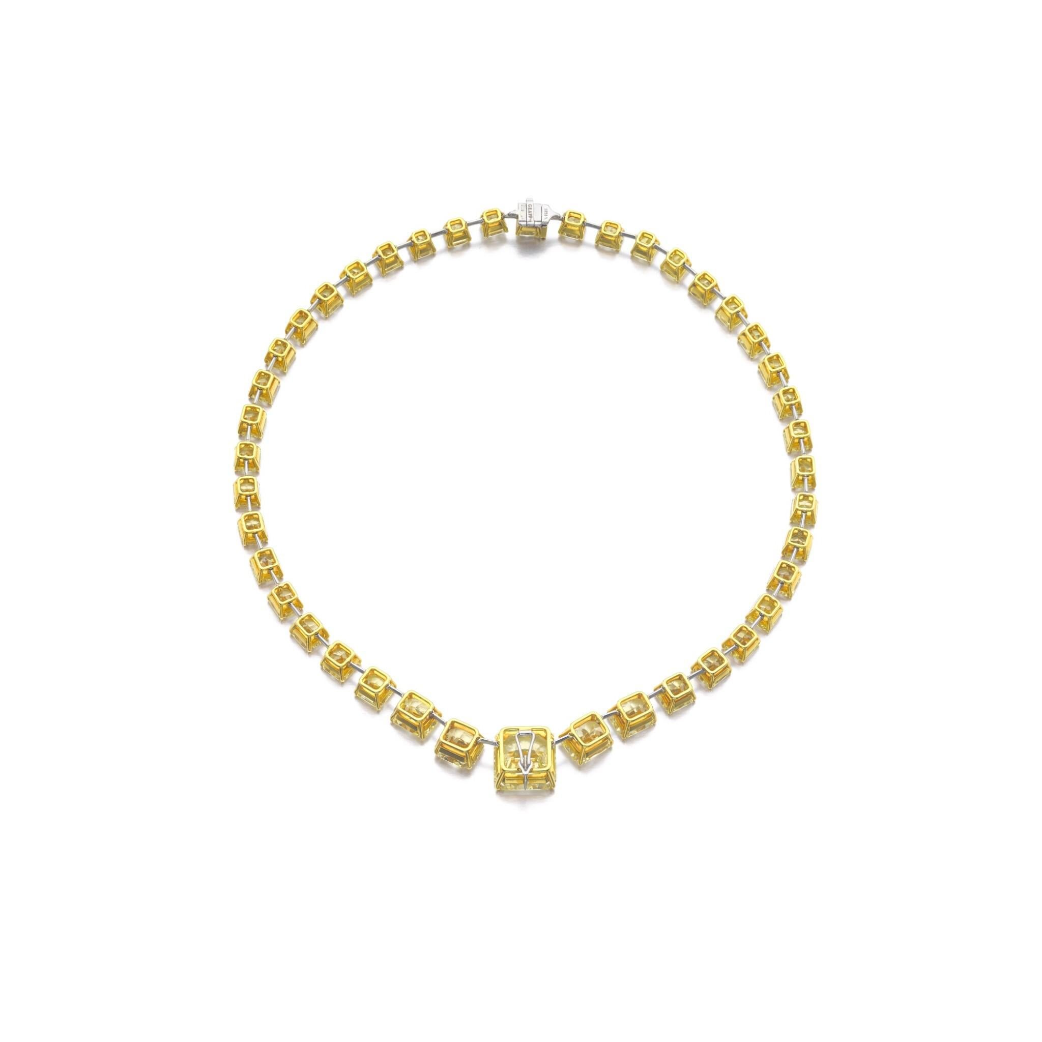 Taille coussin OUR LEGACY Collier de 100 carats de diamant jaune fantaisie  Centre 12 carats  GIA en vente