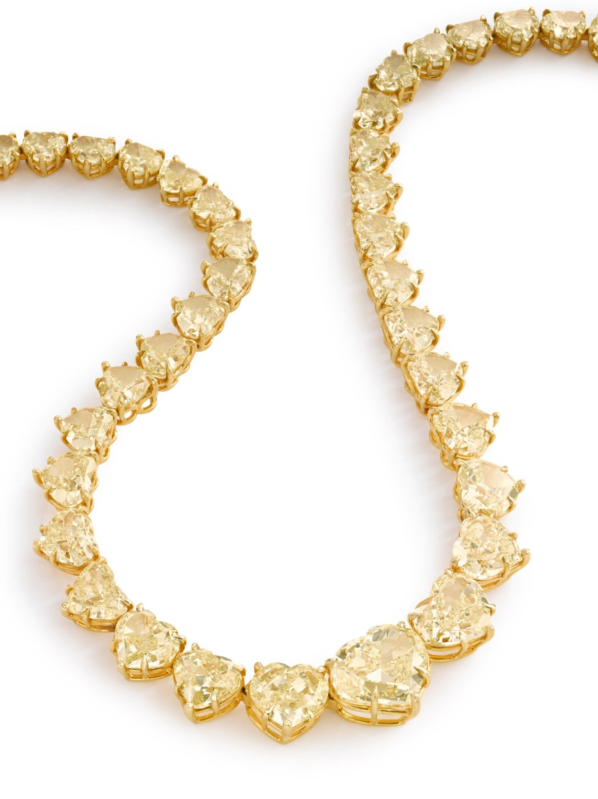 Moderne OUR LEGACY Collier de diamants en forme de cœur de 75 carats jaune fantaisie 8 carats centre GIA en vente