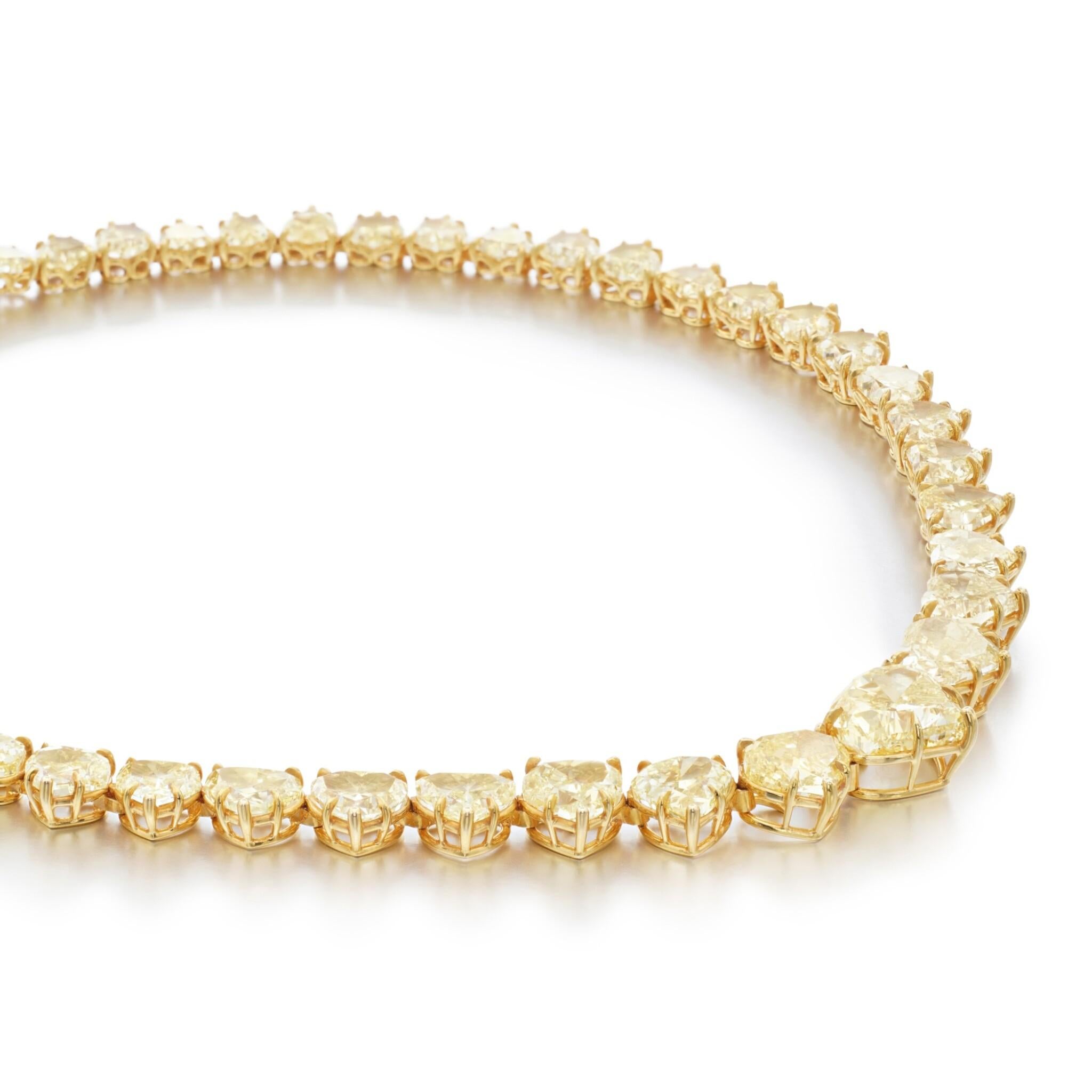 Taille cœur OUR LEGACY Collier de diamants en forme de cœur de 75 carats jaune fantaisie 8 carats centre GIA en vente