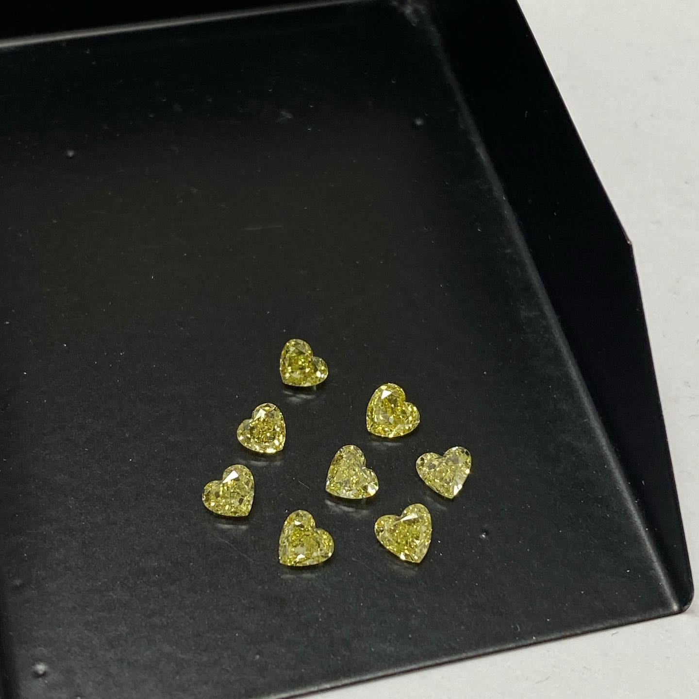 OUR LEGACY Collier de diamants en forme de cœur de 45 carats jaune fantaisie 8 carats centre GIA Neuf - En vente à Mumbai, IN