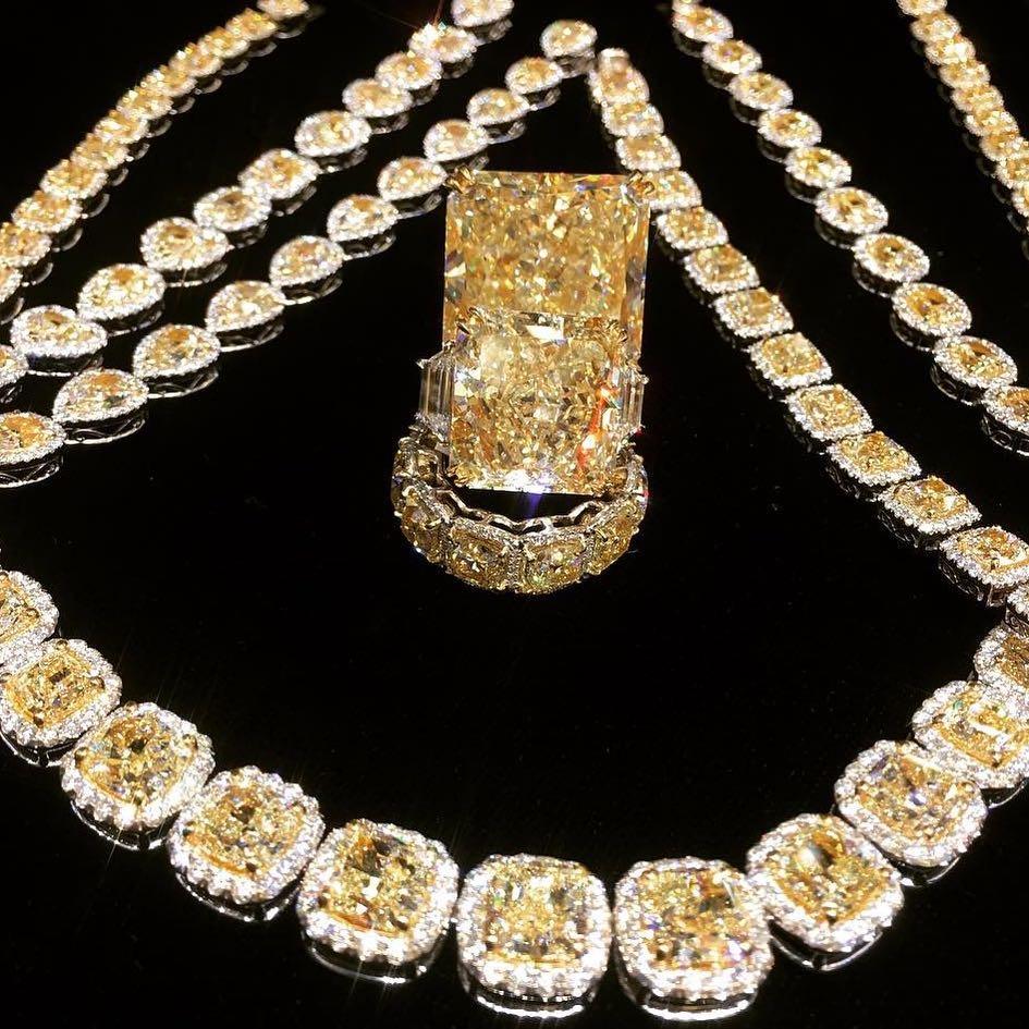 Modern LEGACY GIA 90 Carats Fancy Intense Yellow Cushion Cut Diamond Tennis Chain For Sale