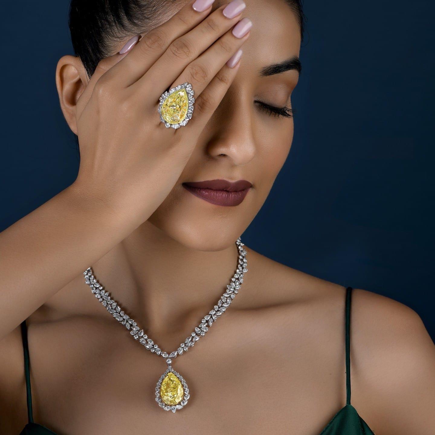 Legacy 12 Carat GIA Fancy Yellow Pear Drop Diamond Necklace An Icon of Prestige In New Condition For Sale In Mumbai, IN