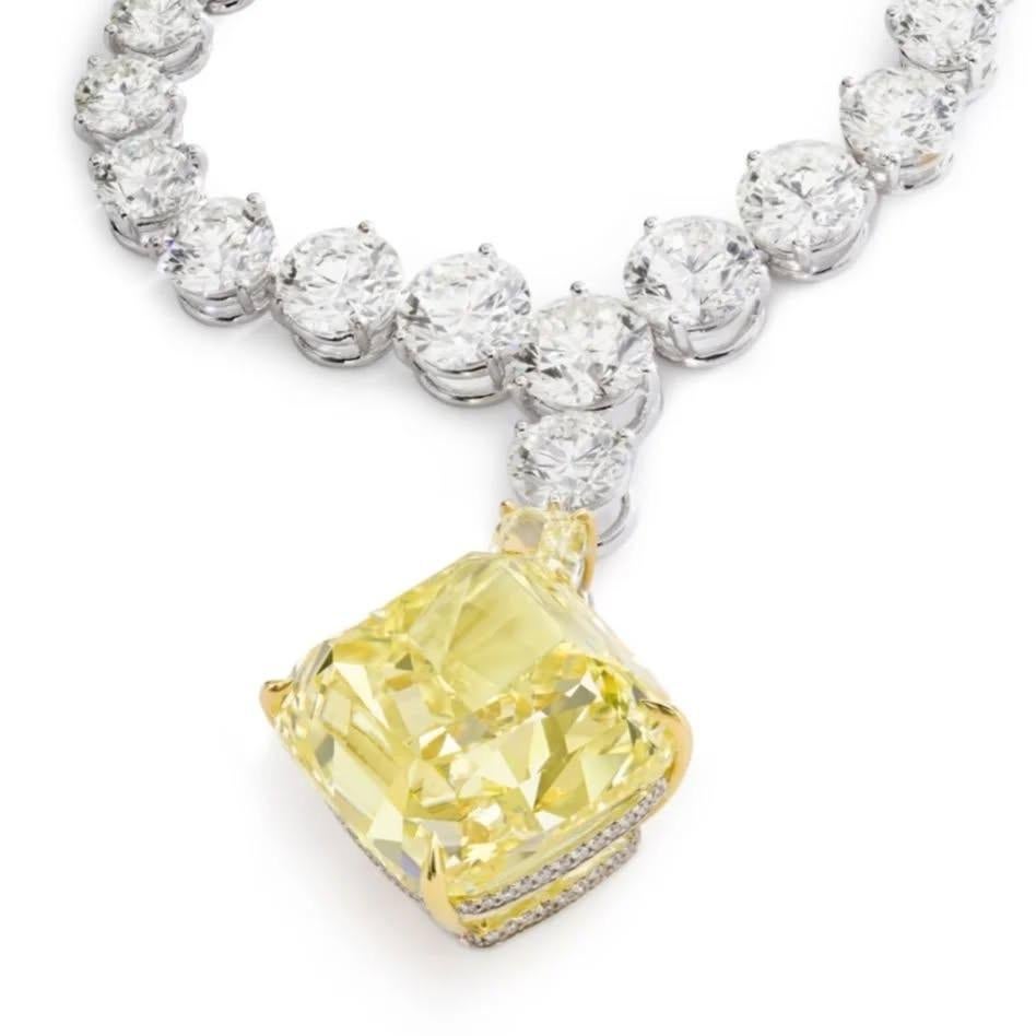 Taglio a goccia Collana con diamanti a goccia Legacy 40 carati GIA Massive Fancy Yellow Cushion in vendita