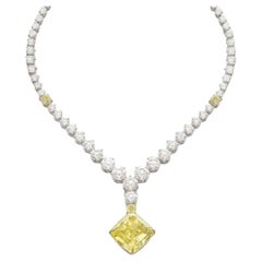 LEGACY 30 Carati GIA Massive Fancy Vivid Yellow Collana di diamanti a cuscino