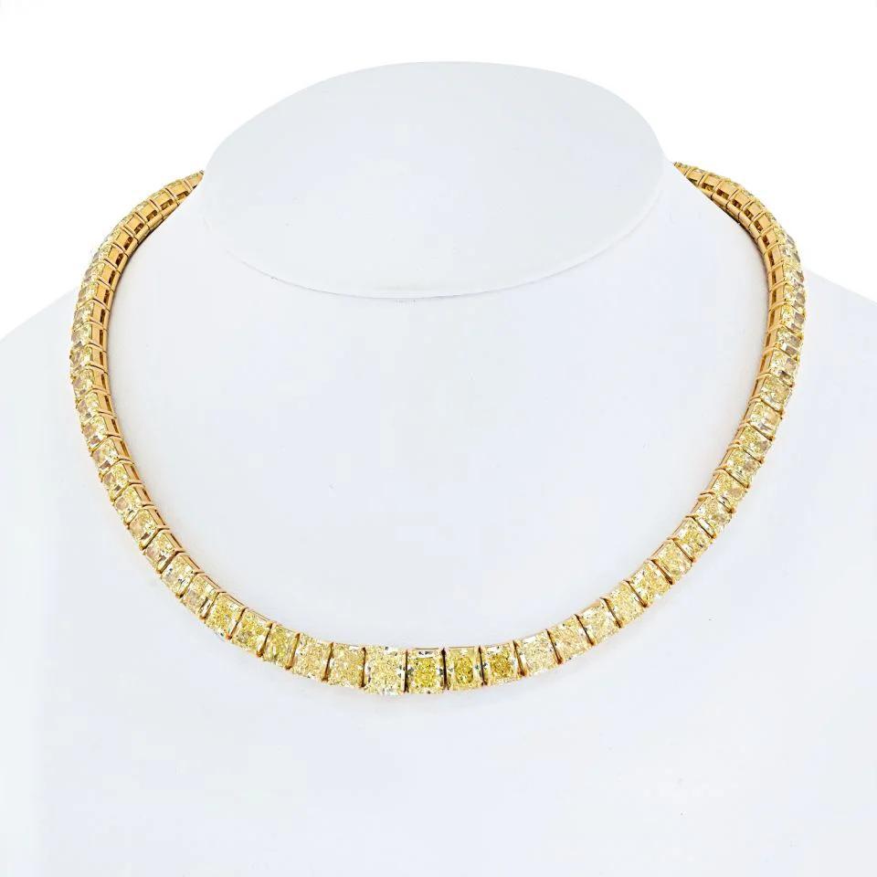LEGACY Collier de tennis avec diamant taille coussin de 85 carats de couleur jaune fantaisie  Certifié GIA Pour femmes en vente