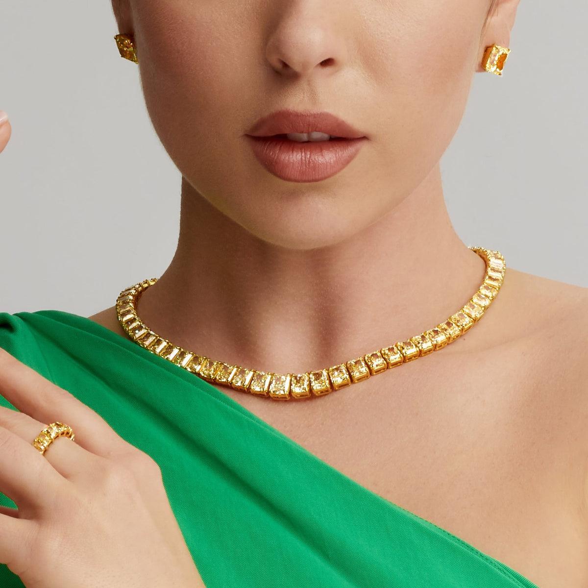 LEGACY Collier de tennis avec diamant taille coussin de 80 carats de couleur jaune fantaisie  Certifié GIA Neuf - En vente à Mumbai, IN