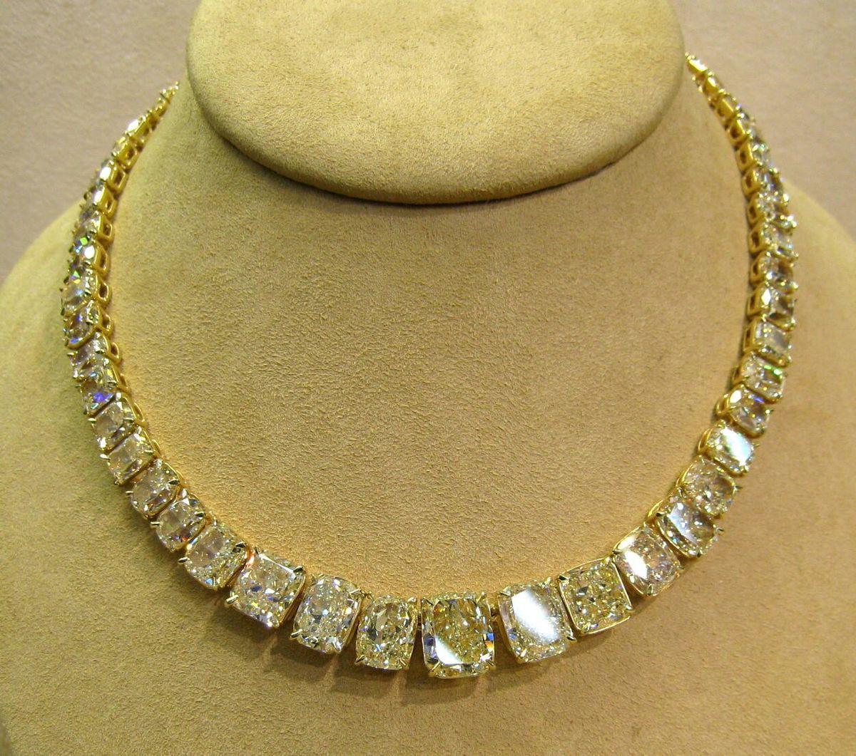 OUR LEGACY Collier de tennis avec diamant coussin de 100 carats jaune fantaisie Nature Pour femmes en vente