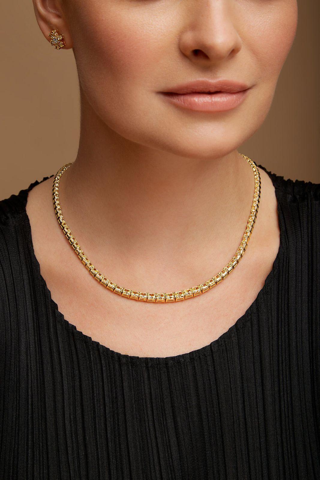 Moderno LEGACY Collana da tennis con diamanti naturali a cuscino giallo intenso da 30 carati in vendita