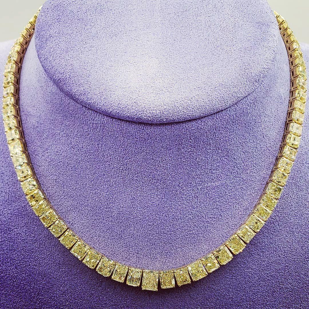 LEGACY Collar Rivière de Diamantes Amarillos Intensos Fancy Graduados de 45 quilates Moderno en venta