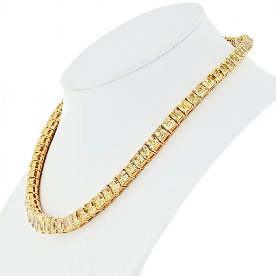 OUR LEGACY Collier de 100 carats de diamants rayonnants de couleur jaune fantaisie GIA Neuf - En vente à Mumbai, IN