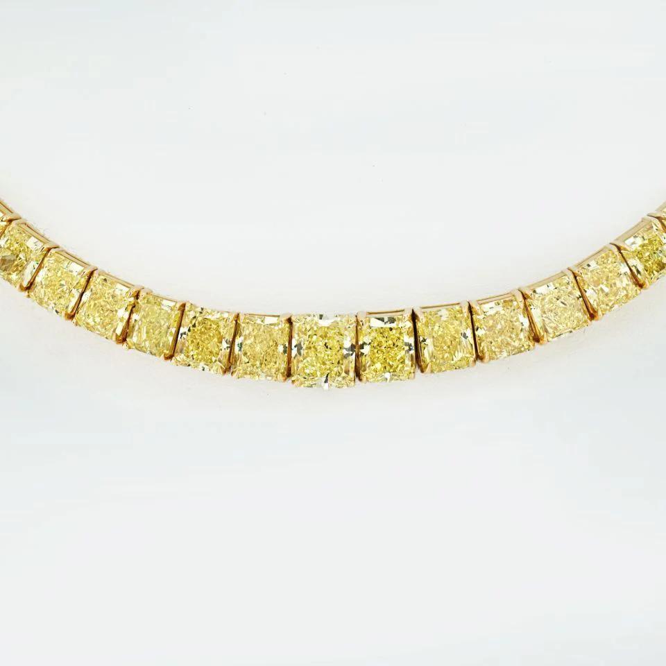 Taille radiant OUR LEGACY Collier de 80 carats de diamants rayonnants de couleur jaune fantaisie GIA en vente