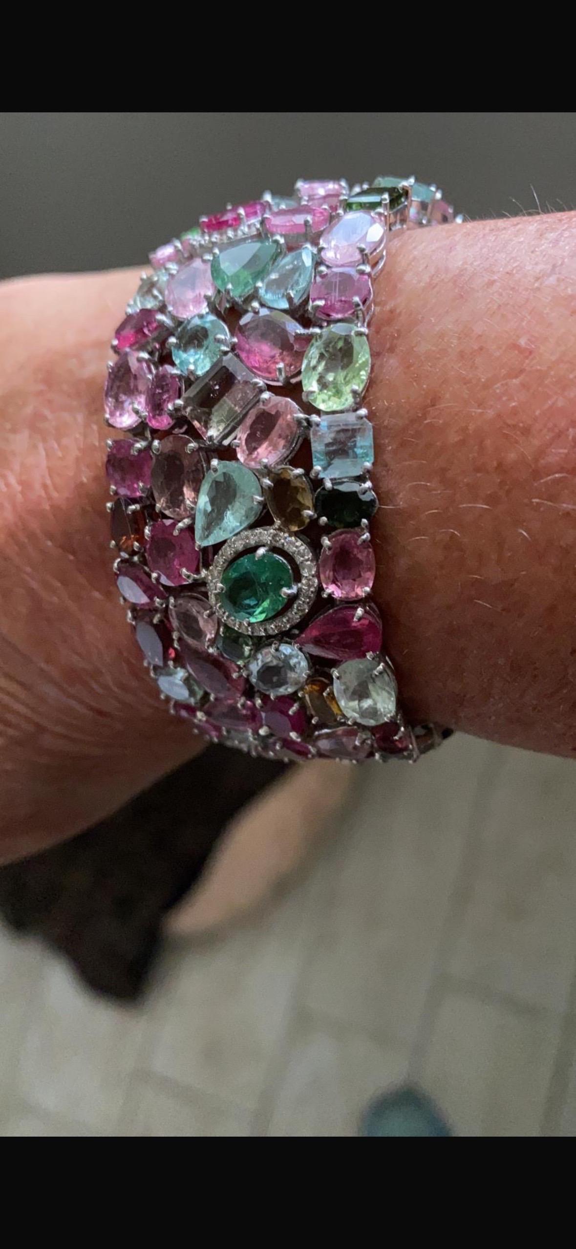 Manchette en tourmaline de 72 carats et diamants, bracelet jonc en tourmaline multicolore en vente 1