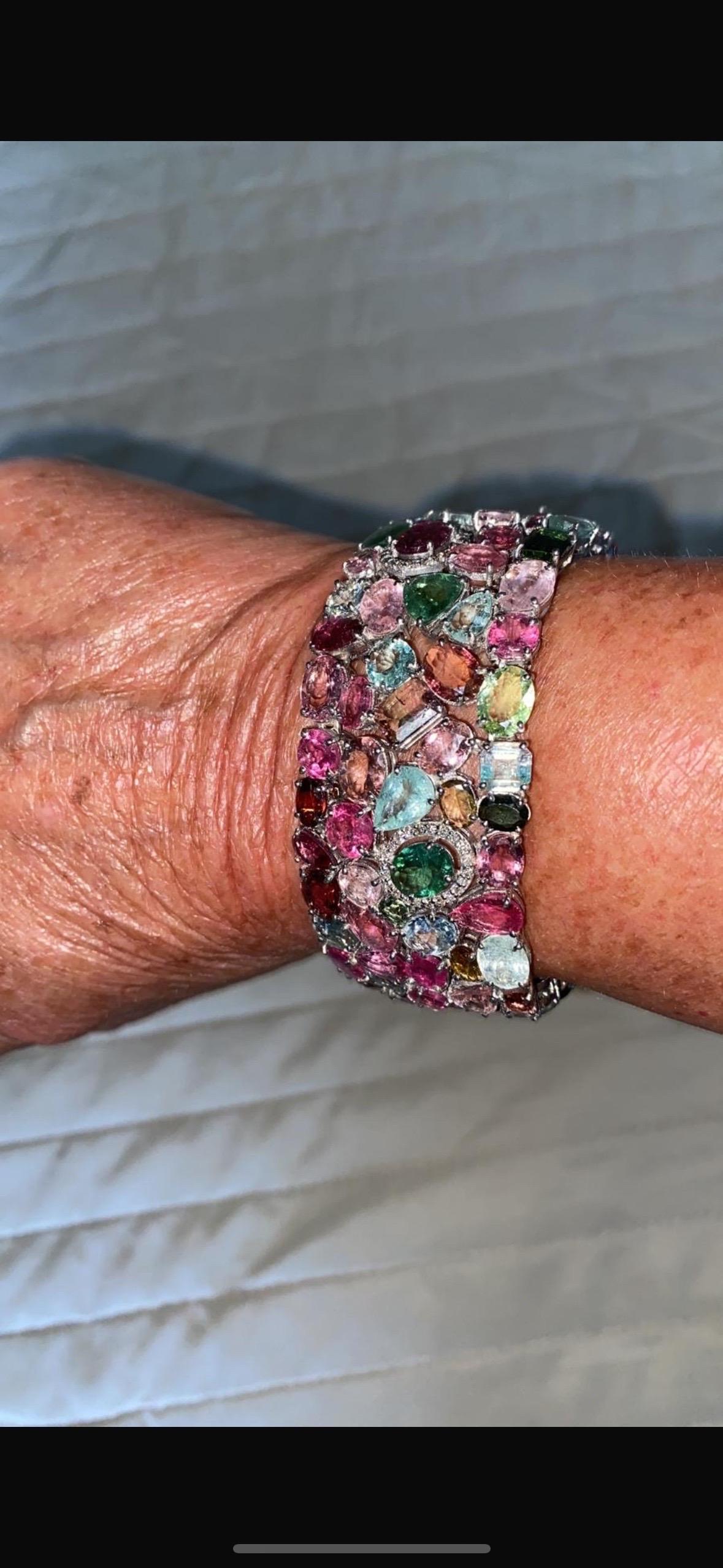 Manchette en tourmaline de 72 carats et diamants, bracelet jonc en tourmaline multicolore Unisexe en vente