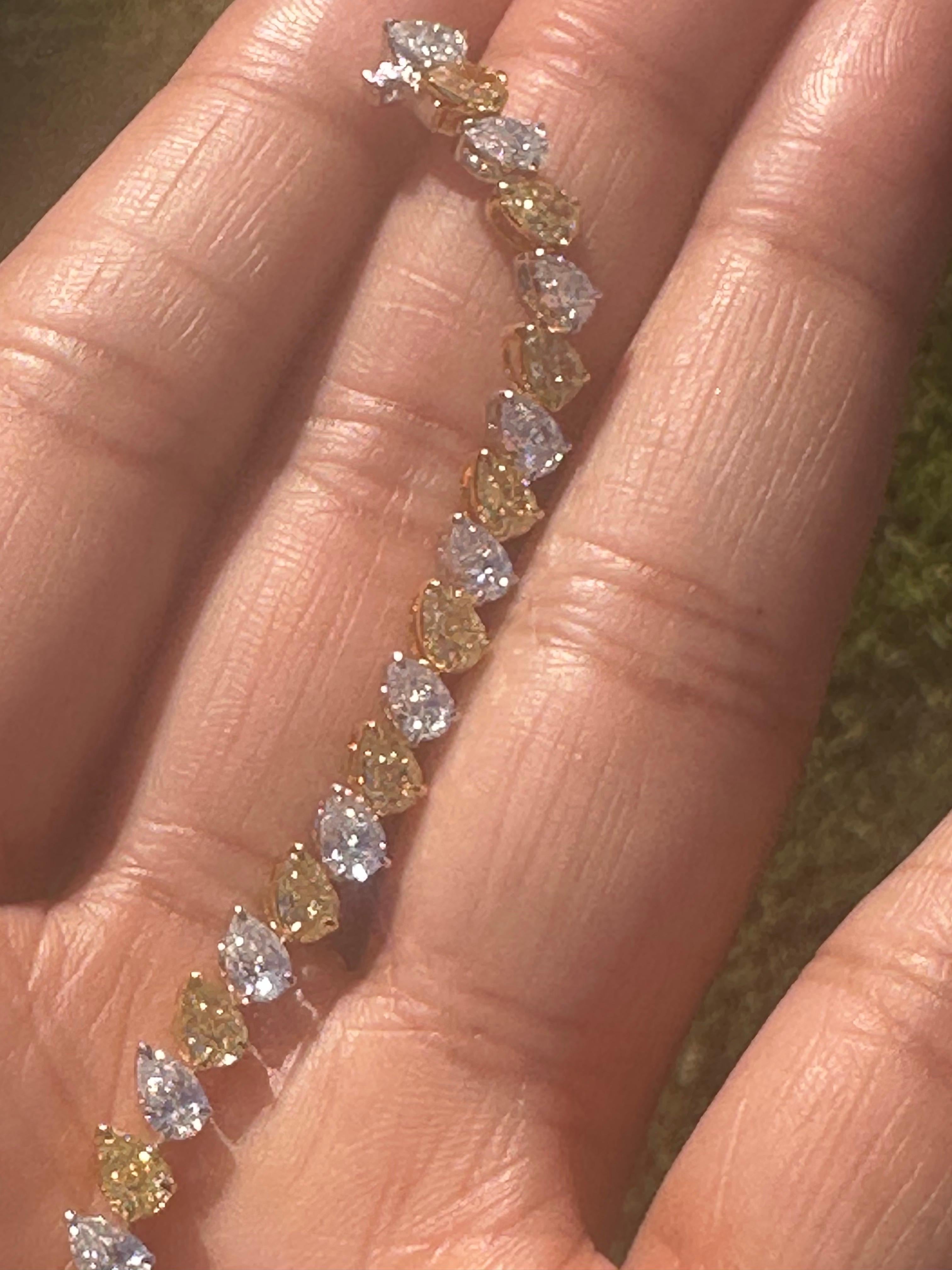 Apprécié Bracelet de diamants jaunes et blancs de 9,33 carats en vente 3