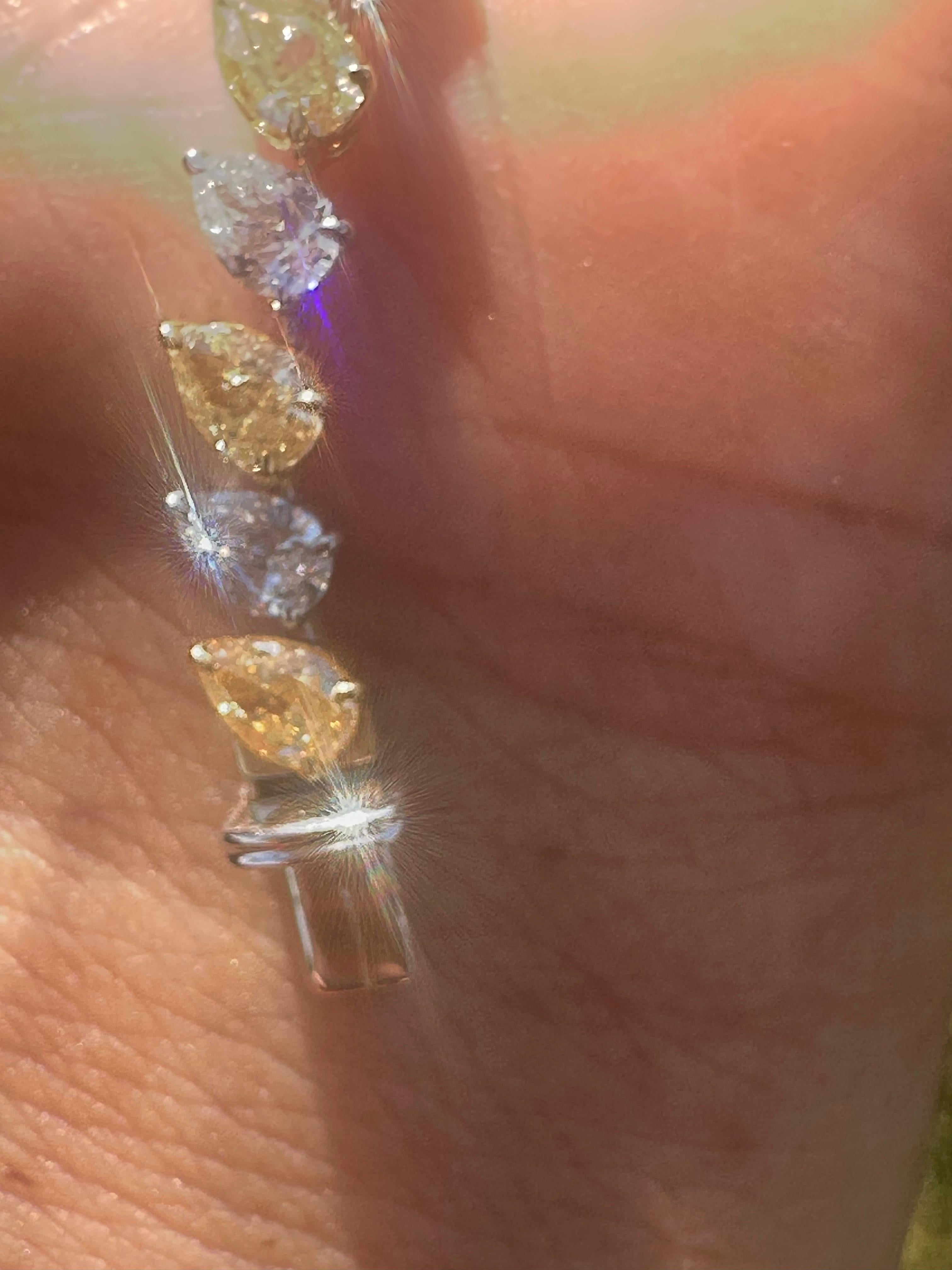 Apprécié Bracelet de diamants jaunes et blancs de 9,33 carats en vente 10