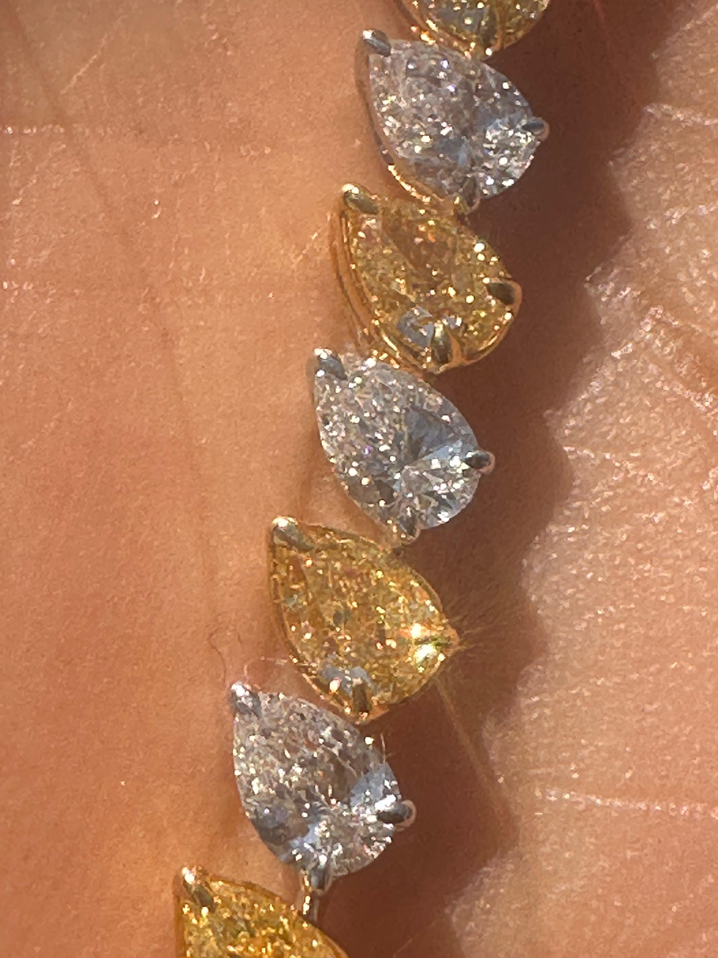 Moderne Apprécié Bracelet de diamants jaunes et blancs de 9,33 carats en vente