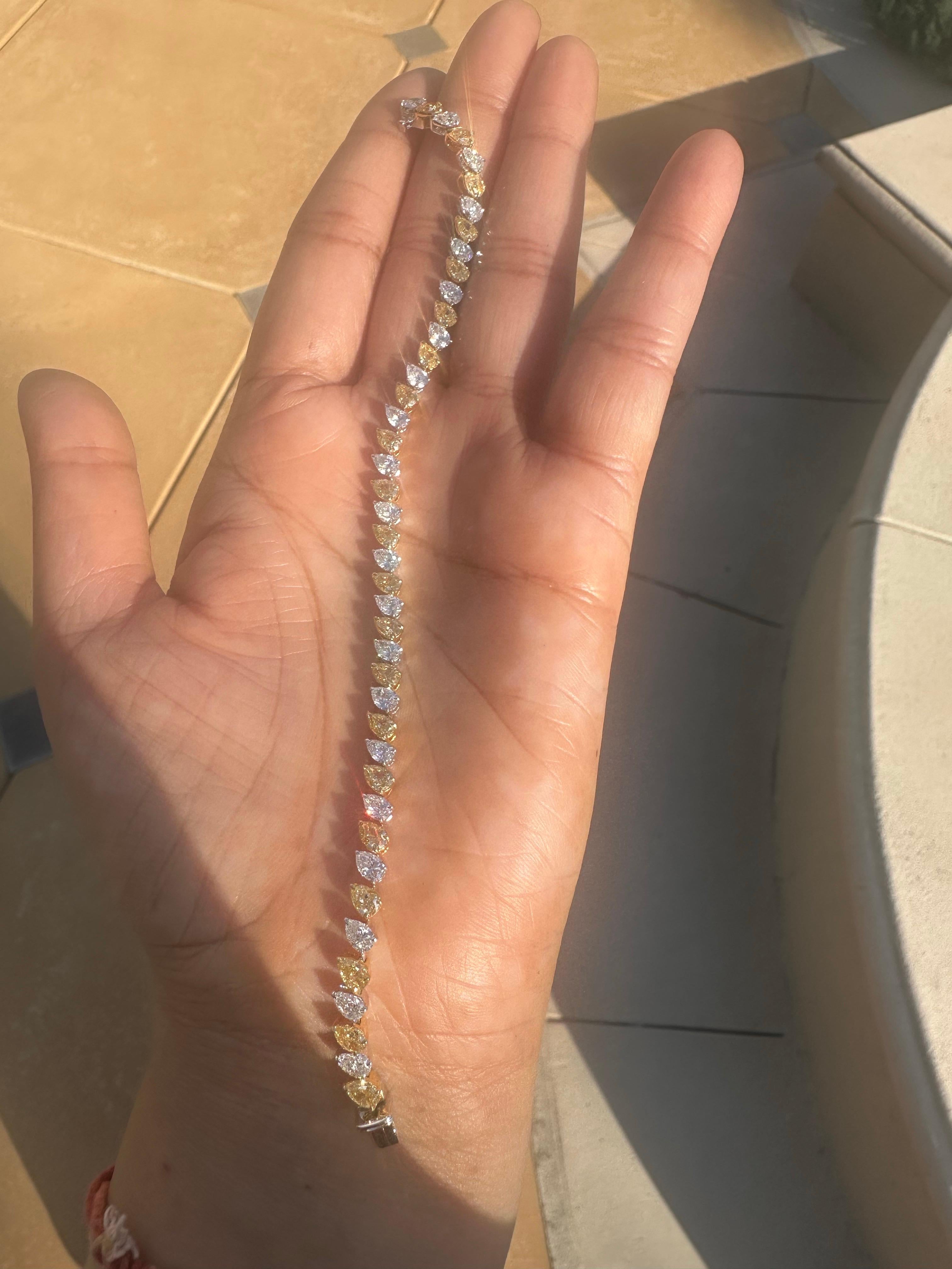 Apprécié Bracelet de diamants jaunes et blancs de 9,33 carats en vente 12