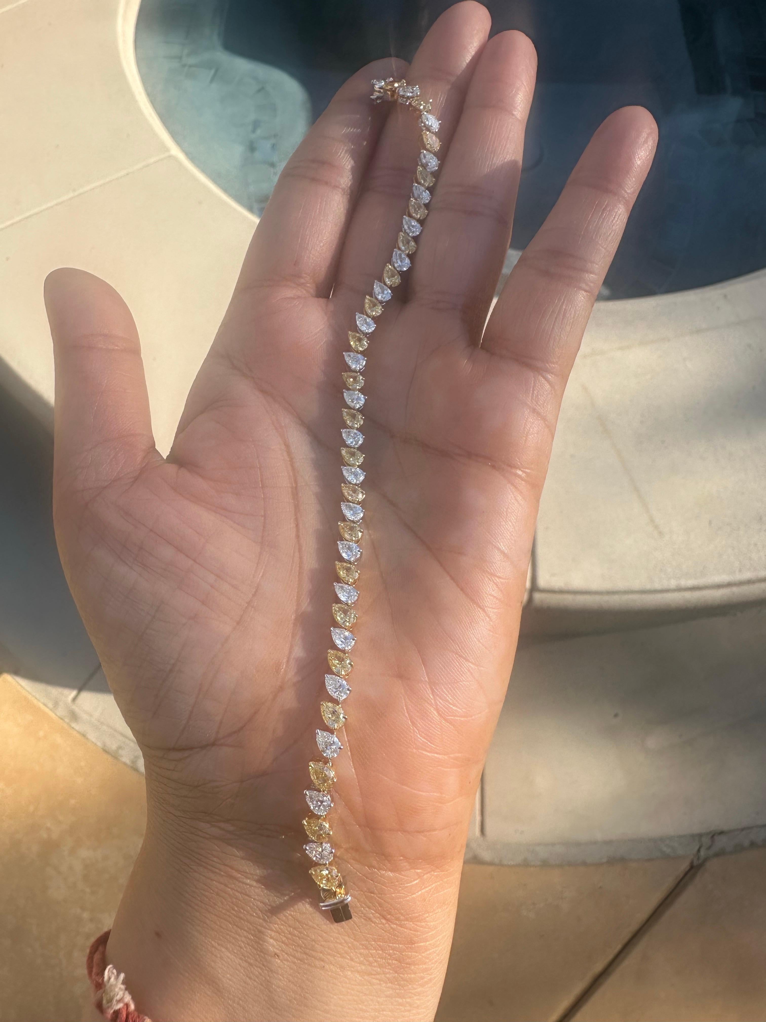 Apprécié Bracelet de diamants jaunes et blancs de 9,33 carats en vente 1