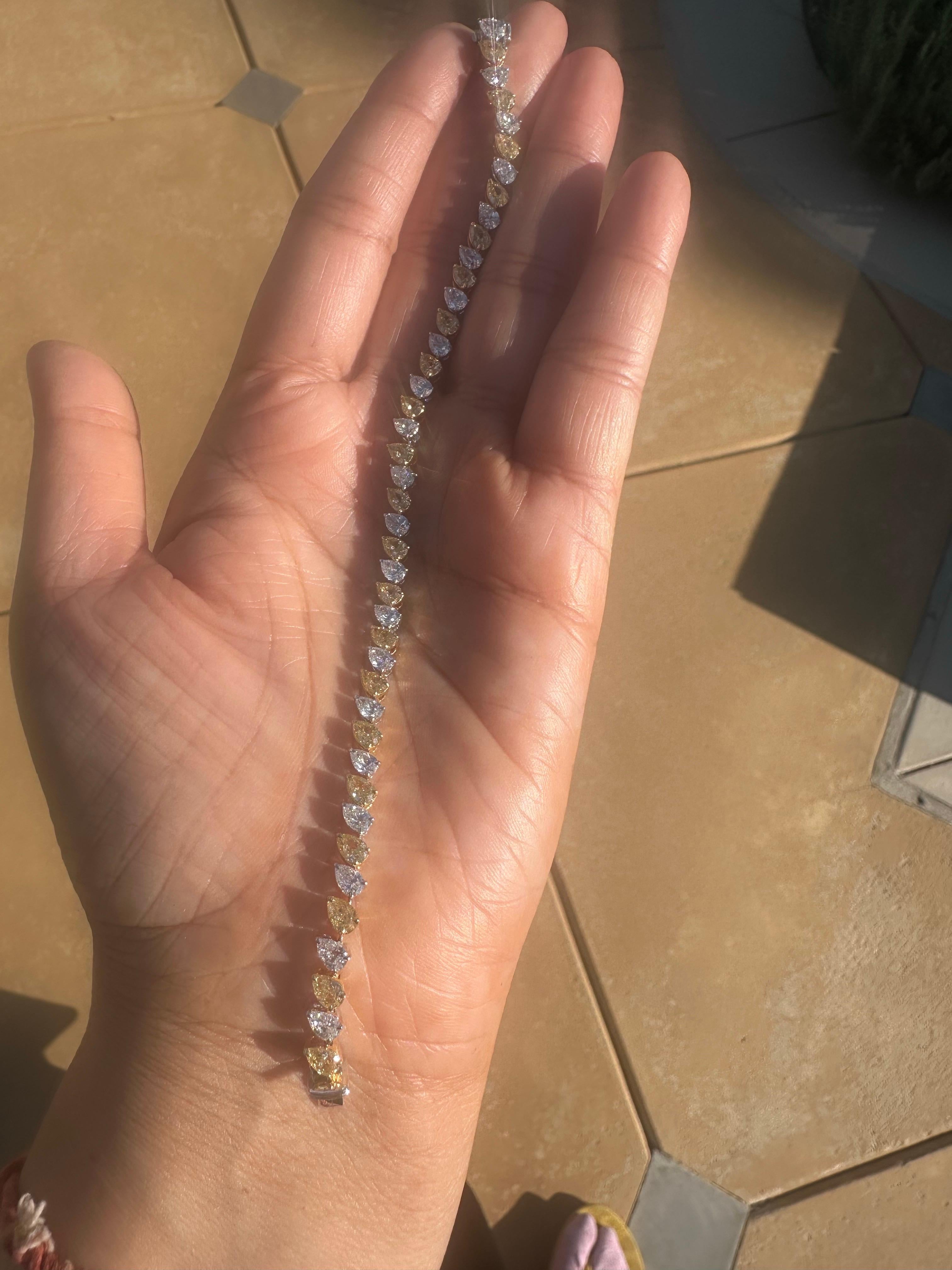 Apprécié Bracelet de diamants jaunes et blancs de 9,33 carats en vente 2