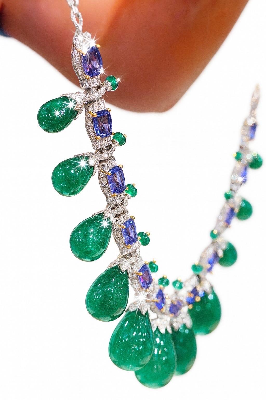 Collar de diamantes tanzanita esmeralda certificada de 14 quilates 325 quilates Juego de oro de 14 quilates en venta 14