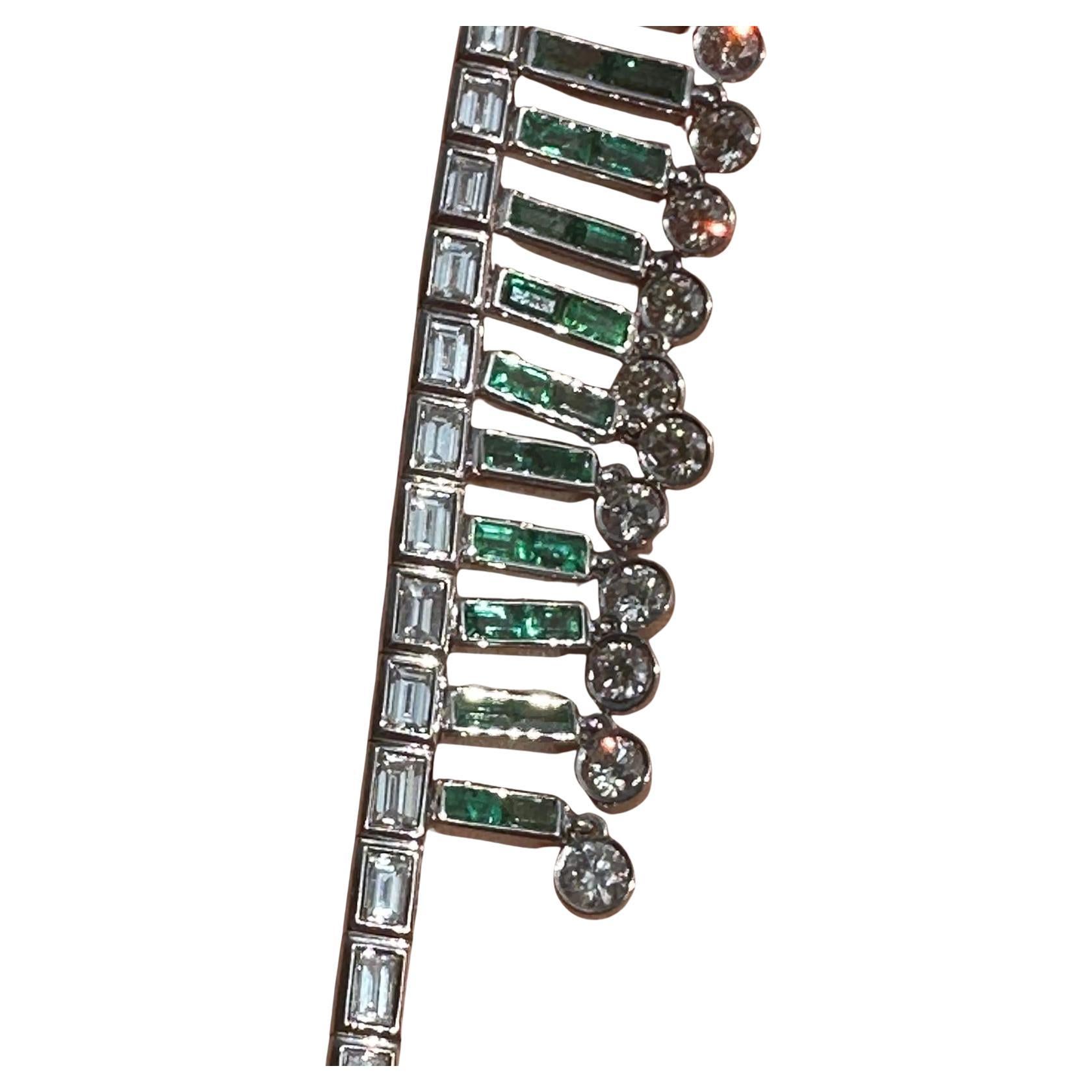 18k Weißgold Diamant-Smaragd-Armband 10,62 Karat Diamanten und Smaragd im Angebot 3