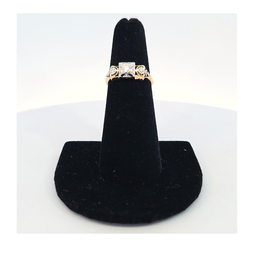 Zweifarbiger Diamantring mit drei Steinen 14 Karat im Zustand „Gut“ im Angebot in Dallas, TX