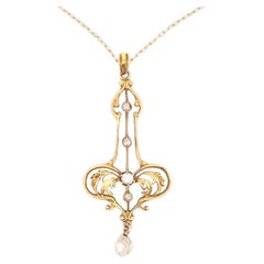 10 Karat Yellow Gold Pearl Diamond Lavalier