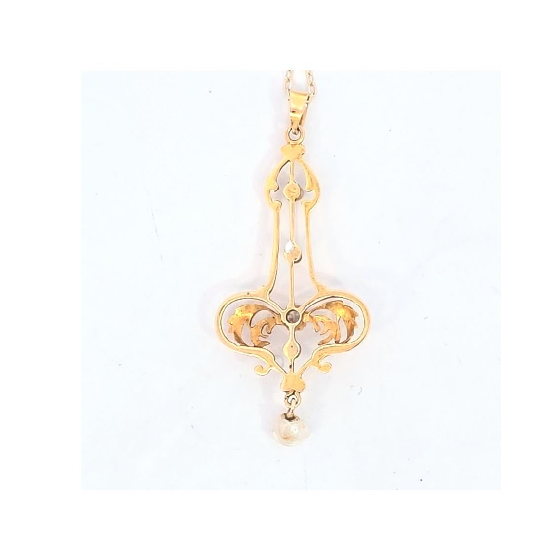 Lavalier en or jaune 10 carats avec perles et diamants en vente 1