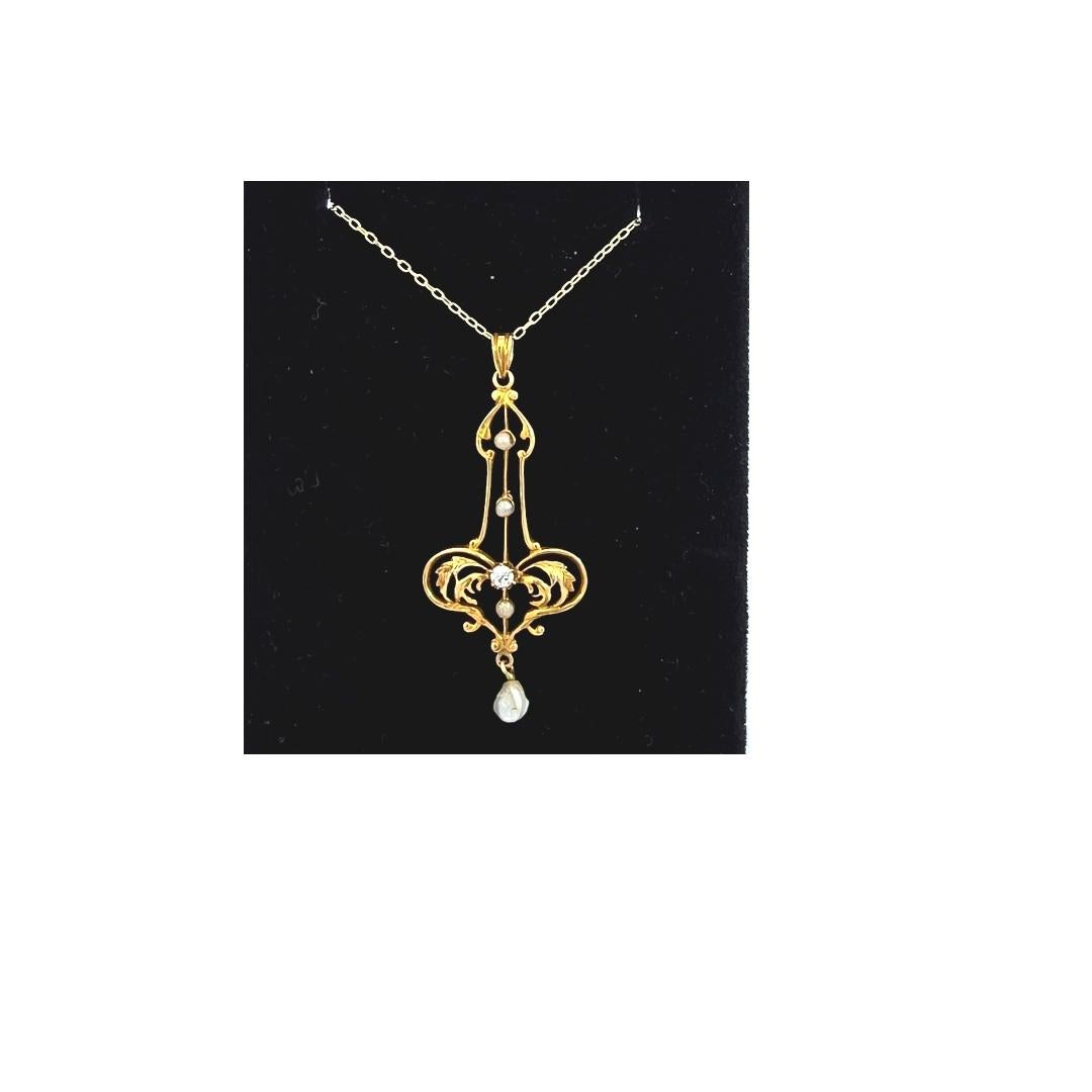 Lavalier en or jaune 10 carats avec perles et diamants en vente 2