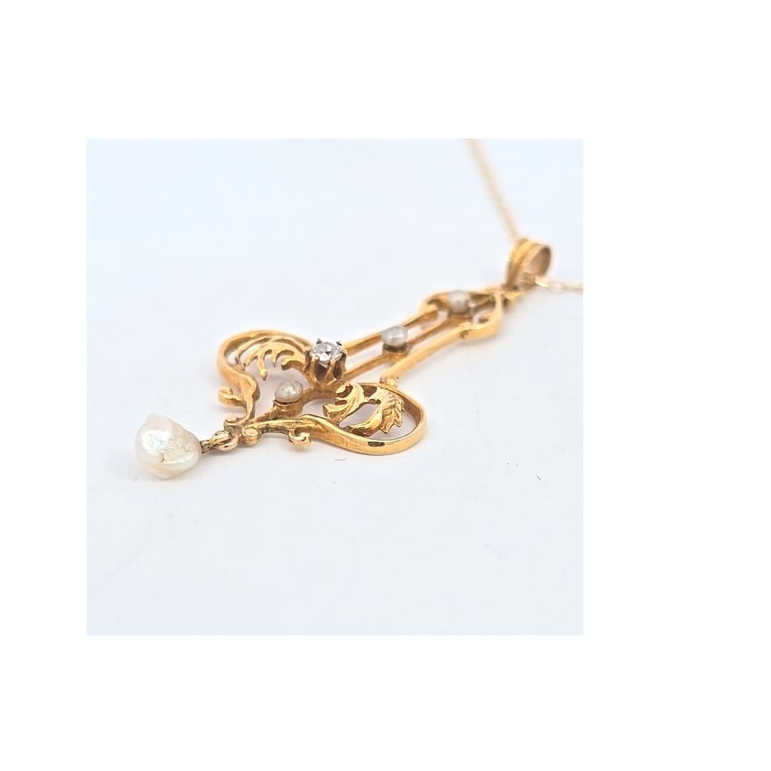 Lavalier en or jaune 10 carats avec perles et diamants Bon état - En vente à Dallas, TX