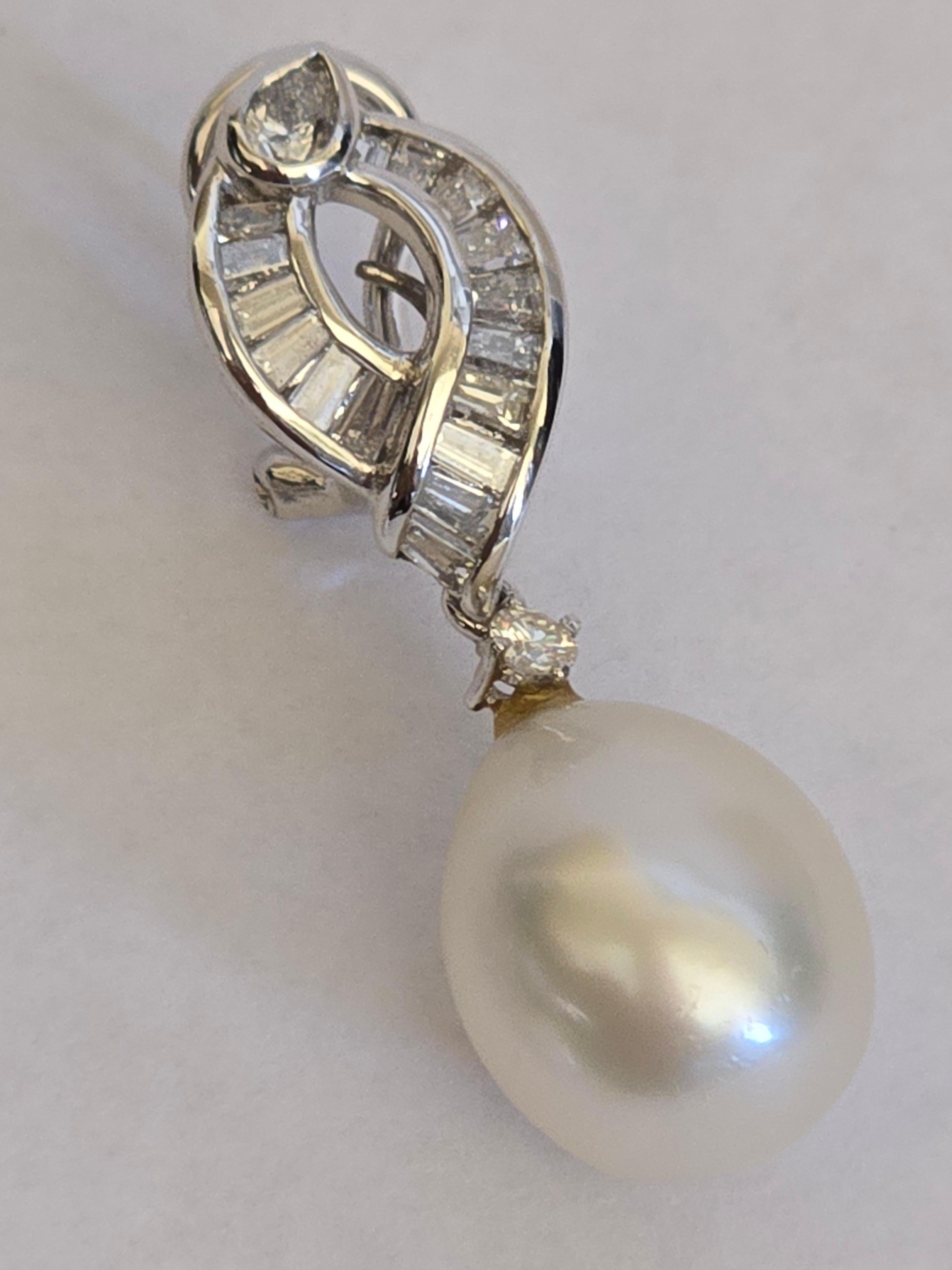 Boucles d'oreilles en or 18 carats avec perles de culture de la mer du Sud et diamants naturels Pour femmes en vente