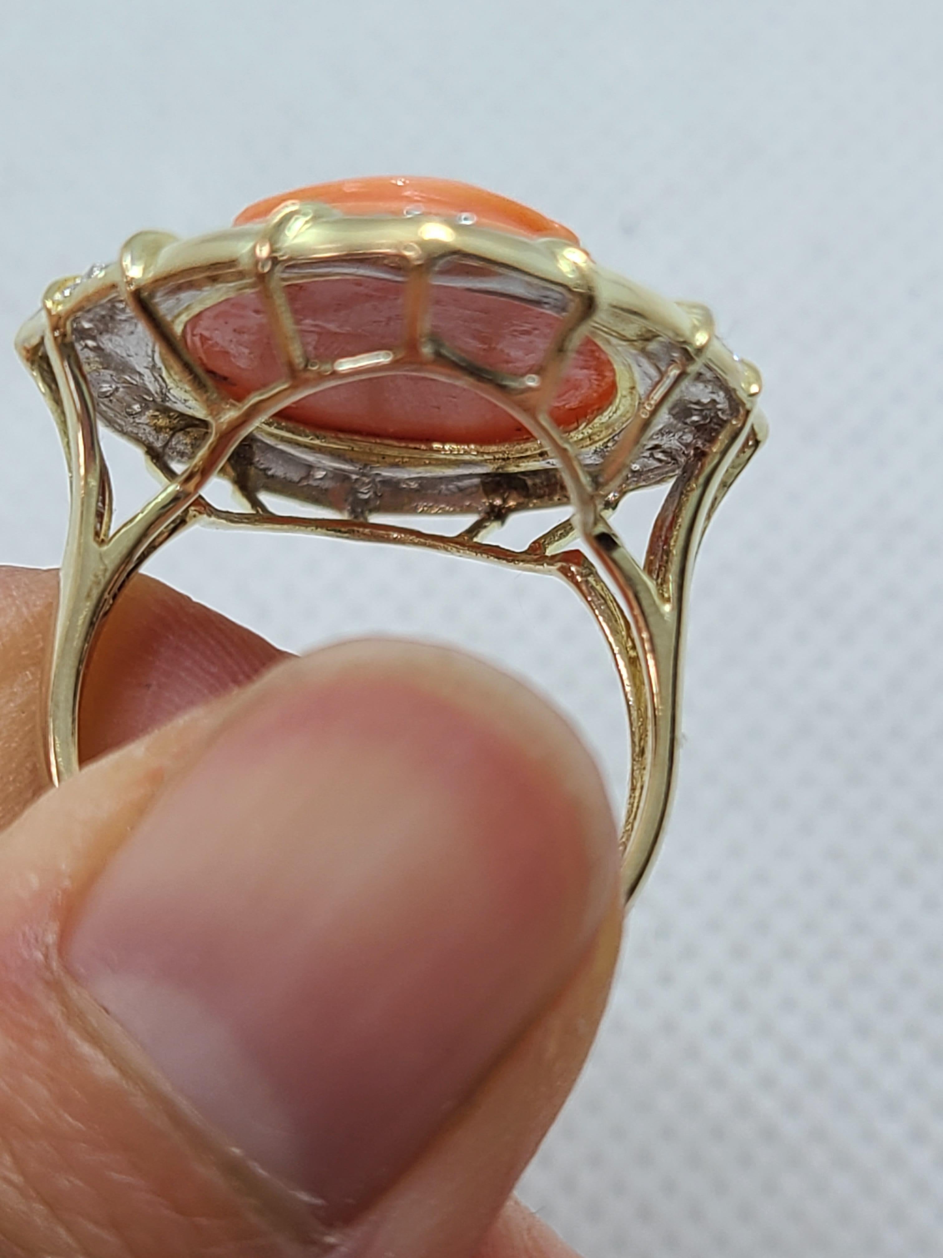 Bague en corail rose naturel et diamant en or jaune 14K Bon état - En vente à Pasadena, CA