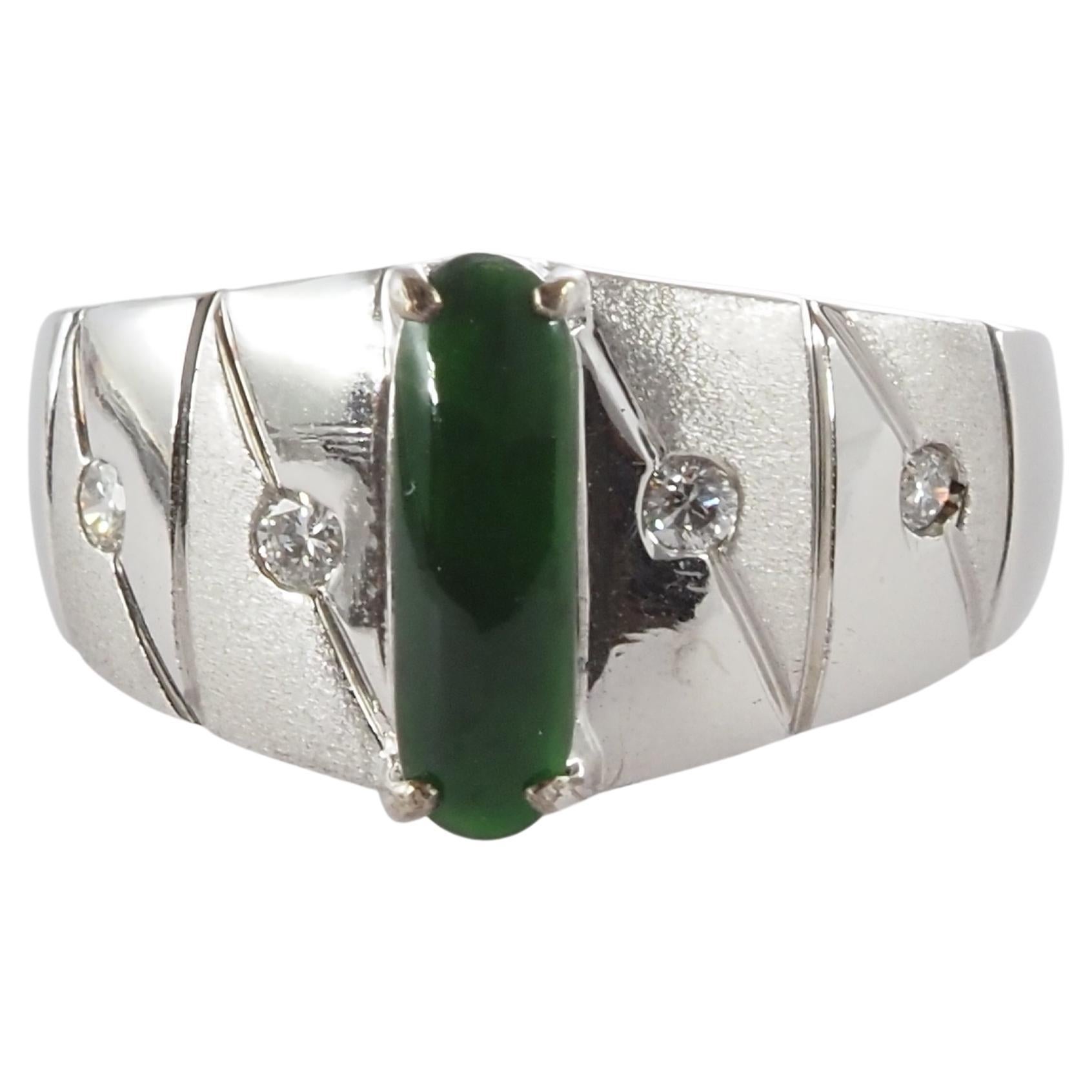 Bague en jade vert naturel et diamant en vente