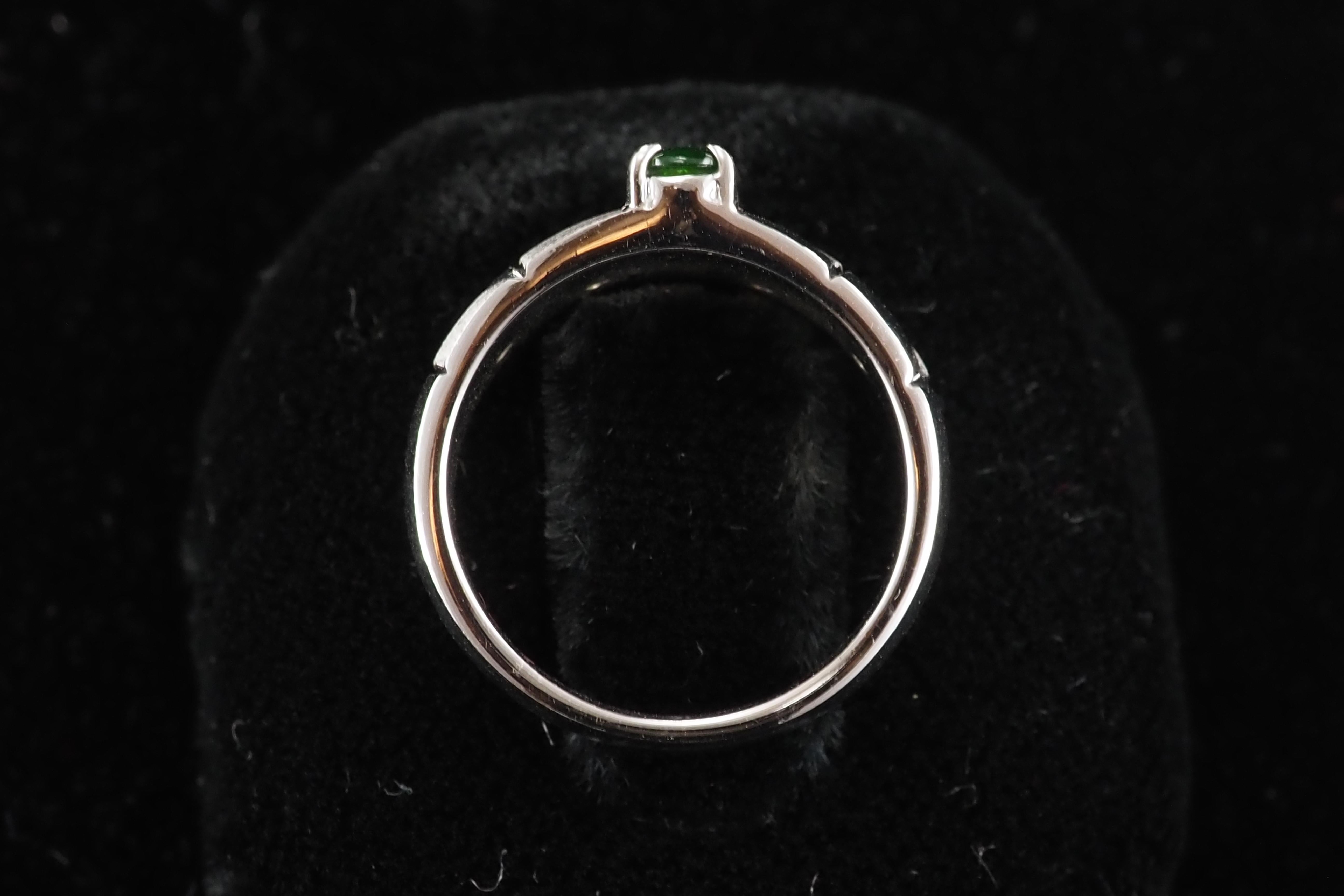 Bague en jade vert naturel et diamant en vente 4