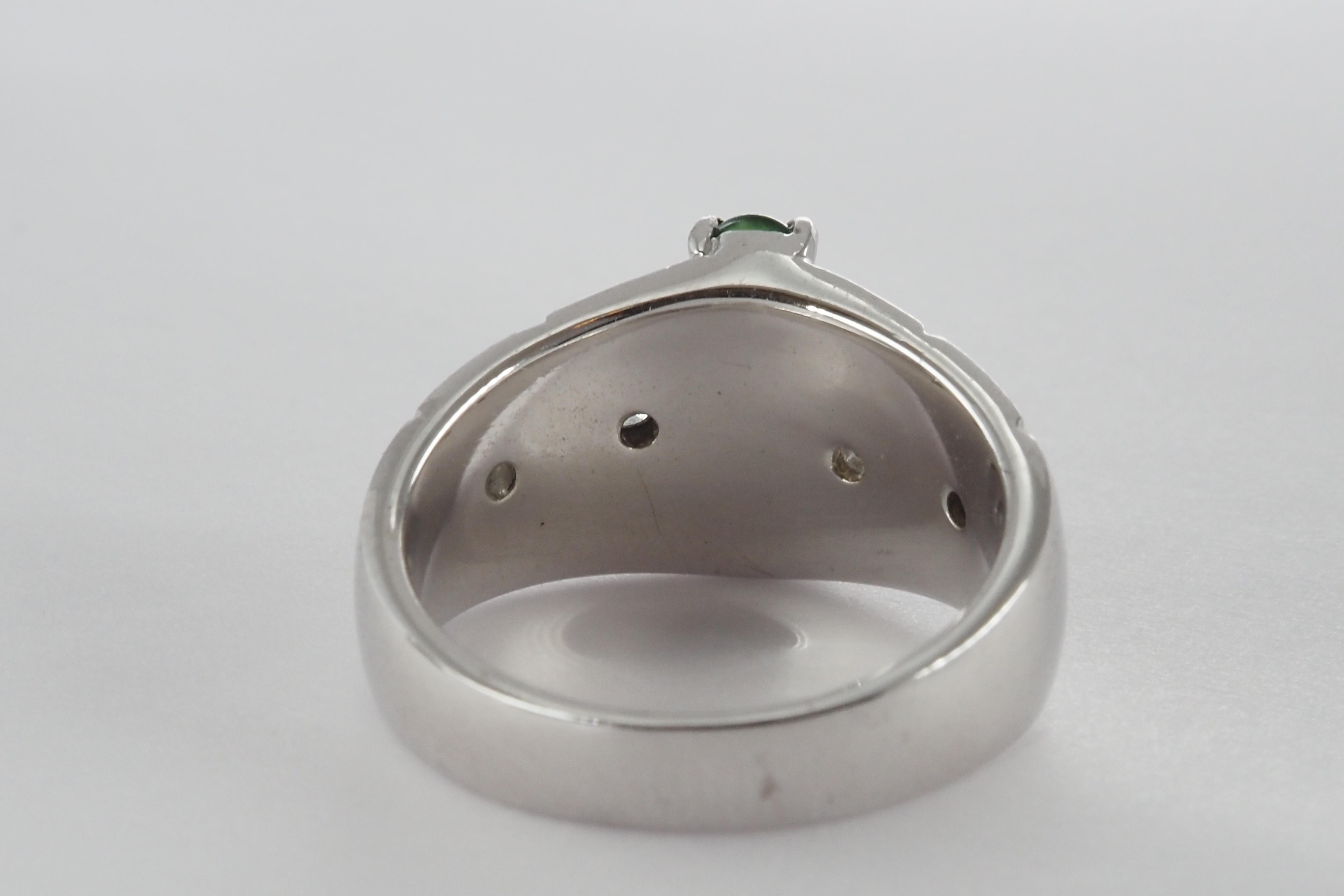 Bague en jade vert naturel et diamant en vente 10